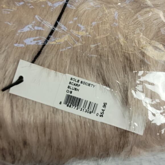 Mob Wife NWT Faux Fur Collar from Sole Society in Blush - Picture 9 of 11